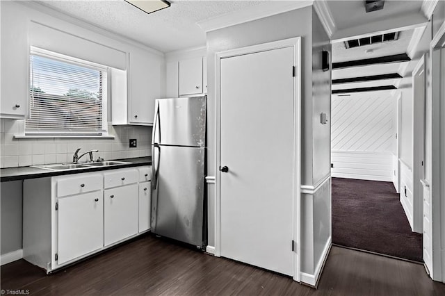 170 Vista Cir Unit C, Winston-Salem, NC 27106 - kitchen with freestanding refrigerator, a sink, dark countertops, dark wood finished floors, and decorative backsplash