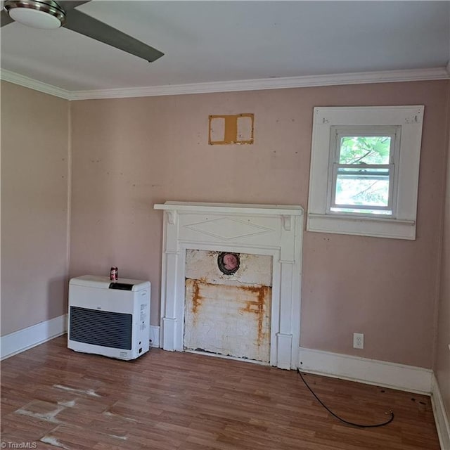 5426 Cedarbrook Rd, Jonesville, NC 28642 - detailed view of ornamental molding, wood finished floors, baseboards, and ceiling fan
