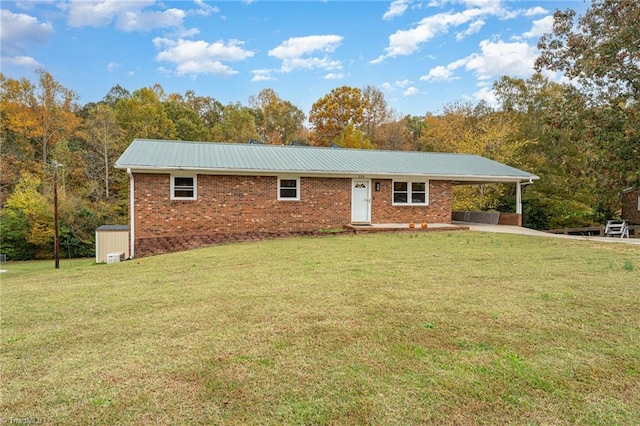 view of front facade with a front lawn