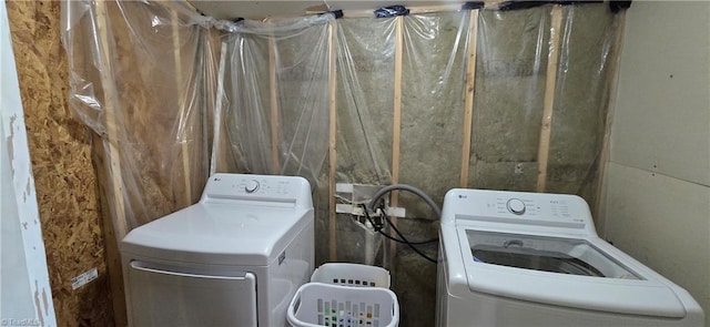 3613 Mcconnell Rd, Greensboro, NC 27405 - laundry room featuring washer and clothes dryer