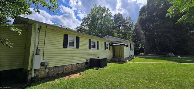3613 Mcconnell Rd, Greensboro, NC 27405 - view of side of home featuring a yard, crawl space, and entry steps