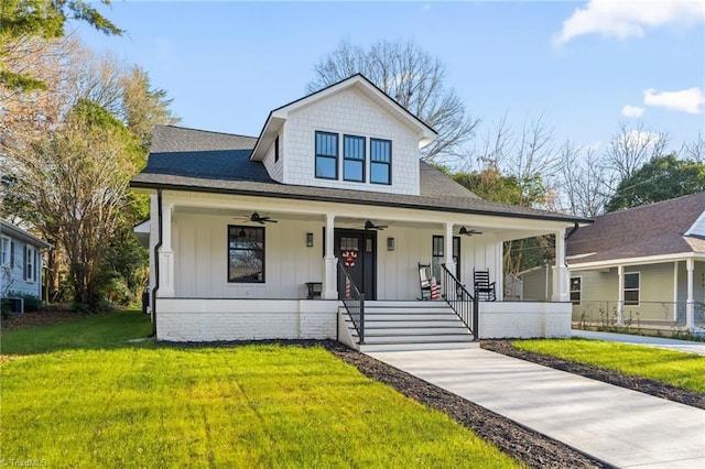 view of front of home with covered porch, a front lawn, and ceiling fan