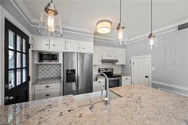 319 Hanover Arms Ct, Winston-Salem, NC 27104 - kitchen featuring stainless steel appliances, under cabinet range hood, a sink, ornamental molding, and backsplash