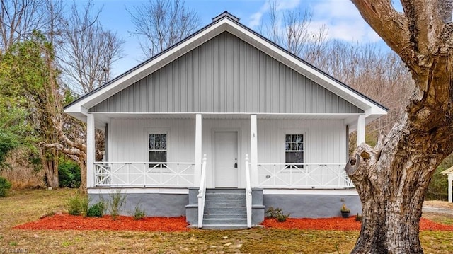 view of front of property with a porch