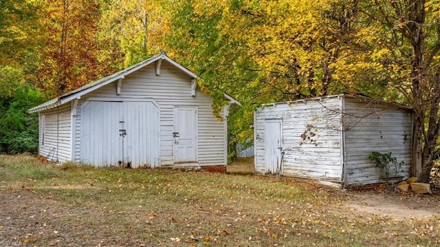 view of outbuilding