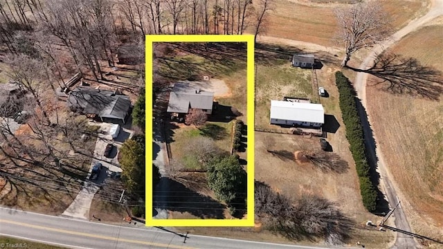 birds eye view of property featuring a rural view