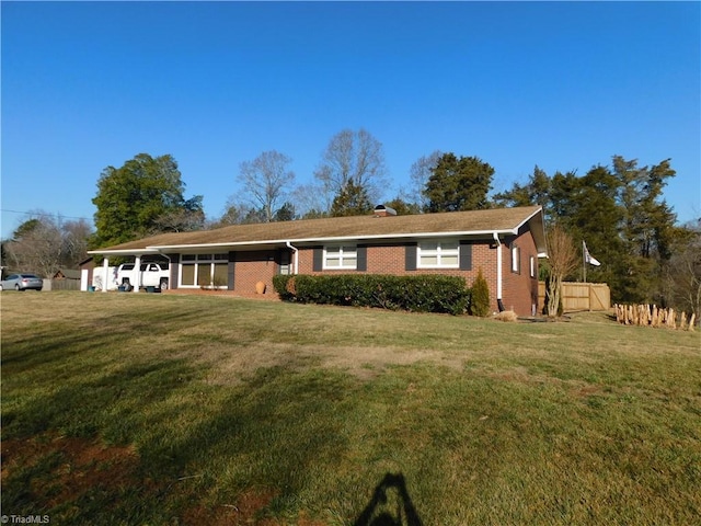 ranch-style home featuring a front lawn