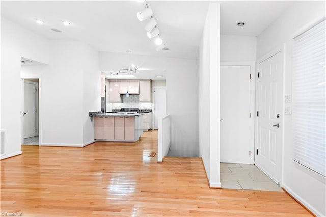 881 Brookleigh Ct, Winston-Salem, NC 27104 - kitchen with light wood-type flooring, a peninsula, dark countertops, decorative backsplash, and a chandelier
