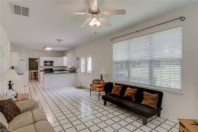 4317 Bradbury Way, High Point, NC 27265 - living area featuring ceiling fan