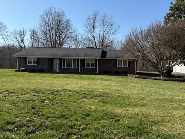 single story home featuring a front yard