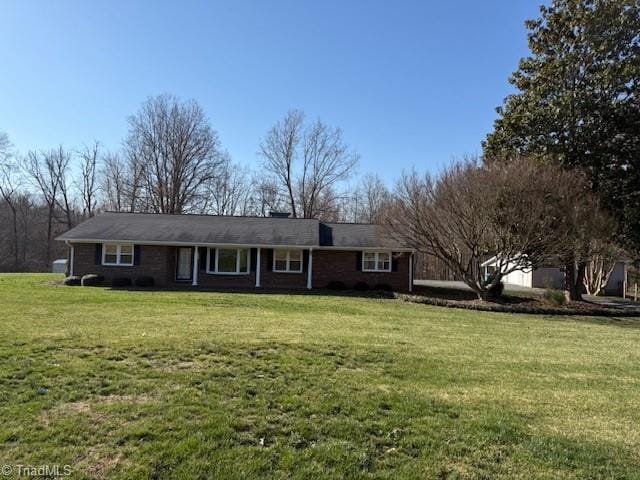 ranch-style house featuring a front lawn