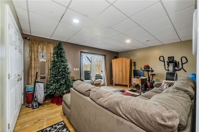 living room with wood finished floors, recessed lighting, and a drop ceiling