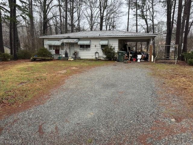 view of front of property featuring a carport