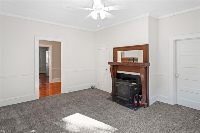 living room with crown molding, ceiling fan, and dark carpet