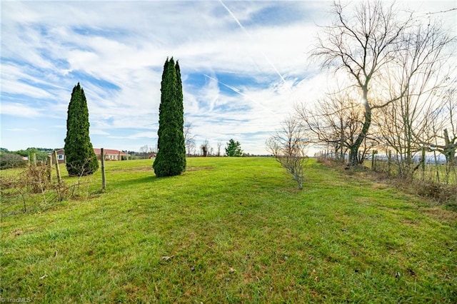 view of yard featuring a rural view