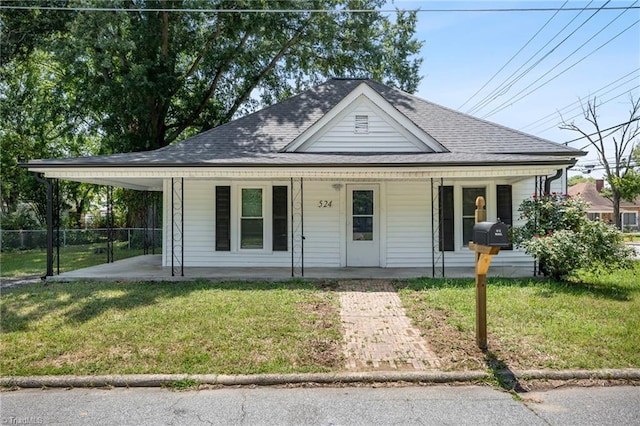 view of front of house featuring a porch, a carport, and a front yard