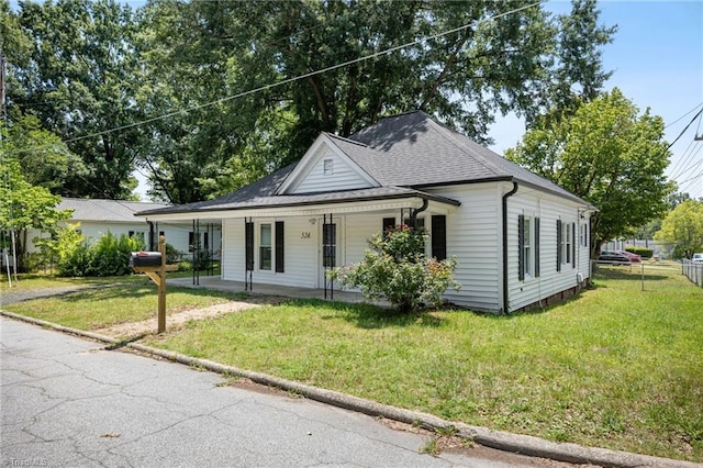 view of front facade featuring covered porch and a front lawn