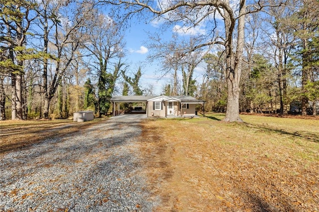 view of front of property featuring a front yard and a carport