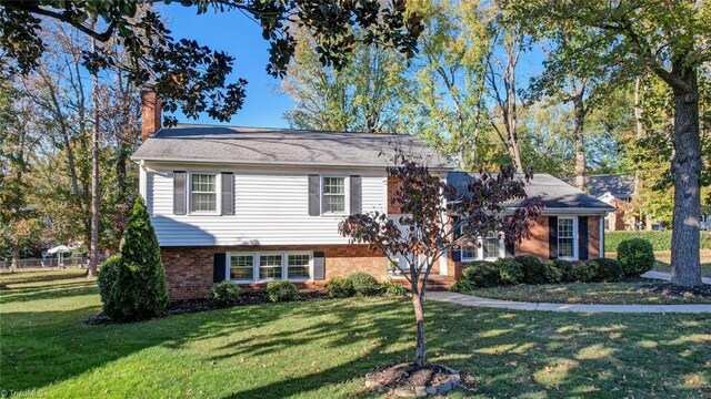 tri-level home featuring a front yard