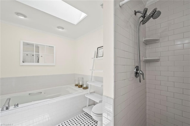 4548 Fernhaven Cir, Winston-Salem, NC 27104 - full bath featuring a skylight, a stall shower, a garden tub, toilet, and crown molding