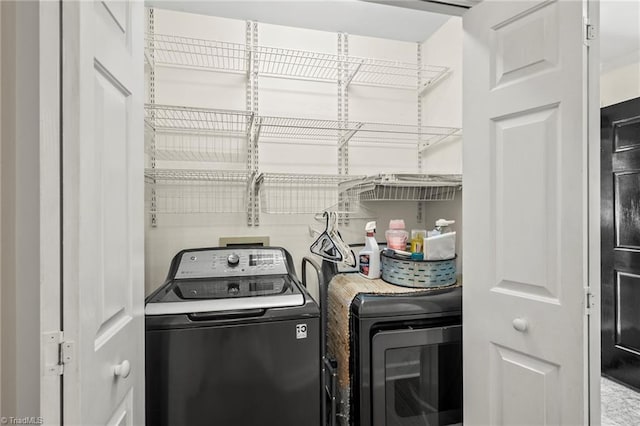 4548 Fernhaven Cir, Winston-Salem, NC 27104 - laundry area with washer and clothes dryer