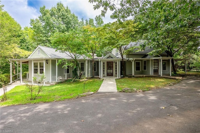 ranch-style house with covered porch and a front yard