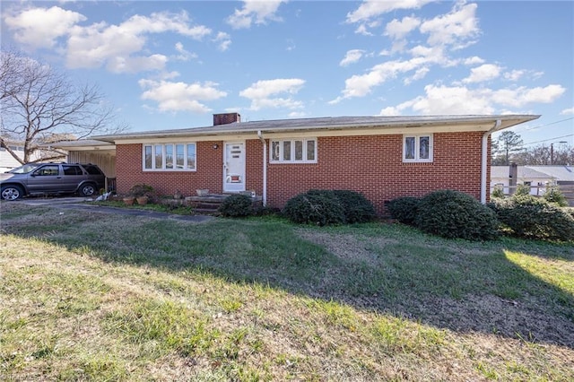 view of front of property featuring a carport and a front yard