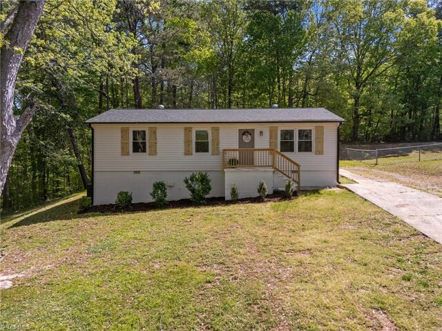 120 King Charles Rd, Hillsborough, NC 27278 - view of front facade with fence and a front yard