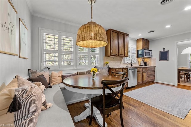 1603 Ilchester Ct, Greensboro, NC 27408 - dining area featuring breakfast area, crown molding, recessed lighting, and wood finished floors