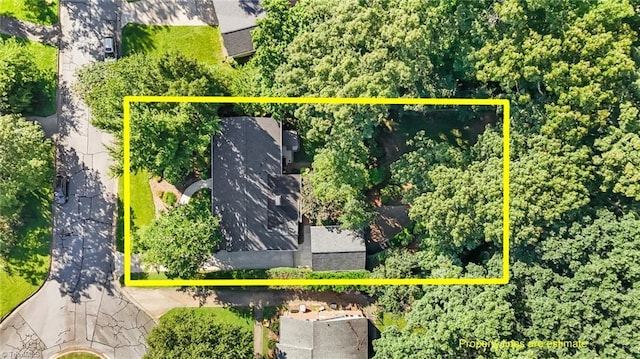 1603 Ilchester Ct, Greensboro, NC 27408 - aerial overview of property's location with property boundaries highlighted