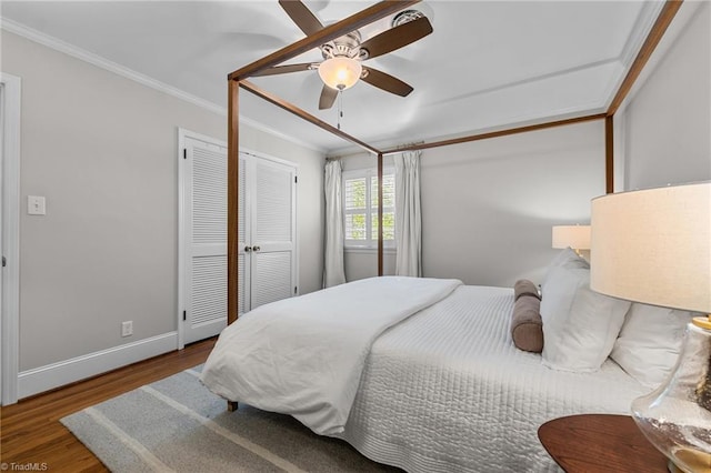 1603 Ilchester Ct, Greensboro, NC 27408 - bedroom with wood finished floors, crown molding, and a ceiling fan