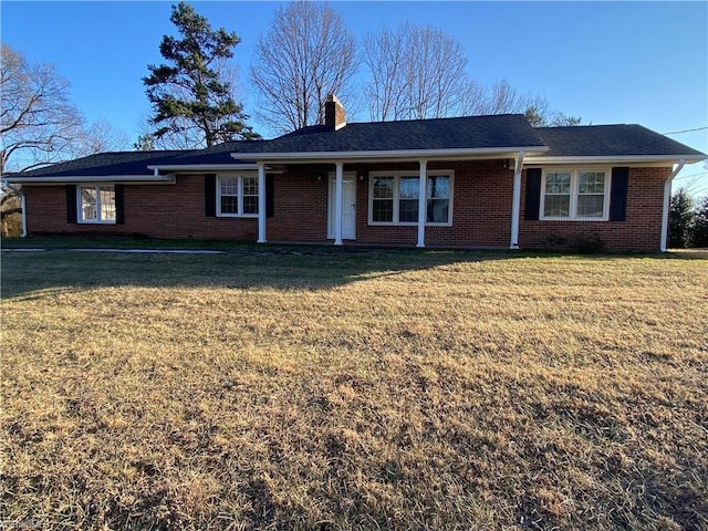 single story home featuring a front yard