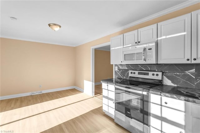 3227 Loftyview Dr, High Point, NC 27260 - kitchen with crown molding, electric range, baseboards, white microwave, and light wood-type flooring