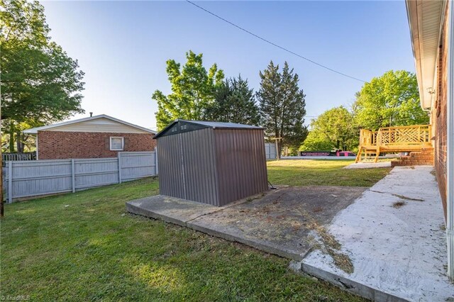 3227 Loftyview Dr, High Point, NC 27260 - view of yard with an outdoor structure, a fenced backyard, and a storage unit