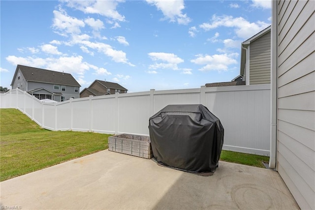 1515 Peabody Ct, Mebane, NC 27302 - fenced backyard with area for grilling and a patio area