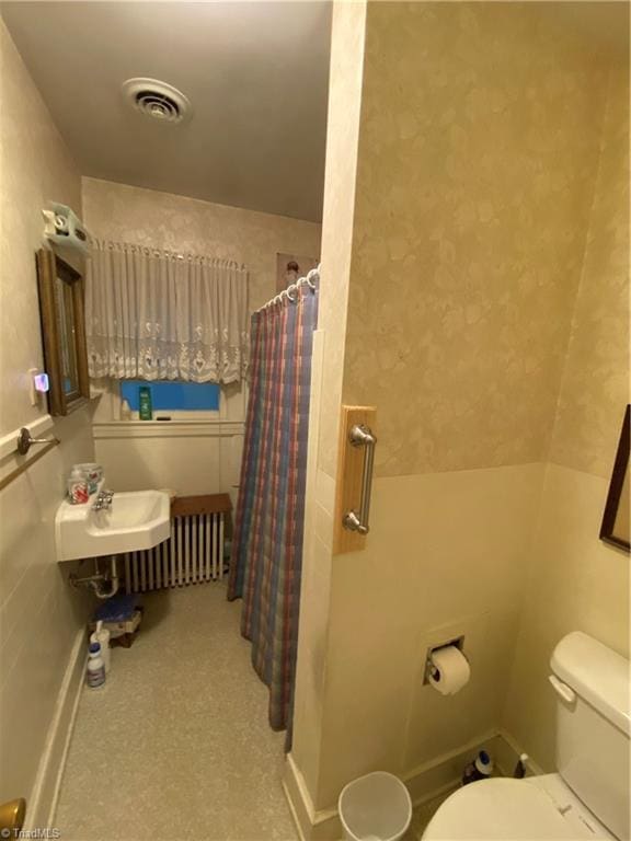 bathroom featuring toilet and a shower with shower curtain