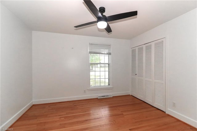 unfurnished bedroom featuring light wood-type flooring, a closet, and ceiling fan