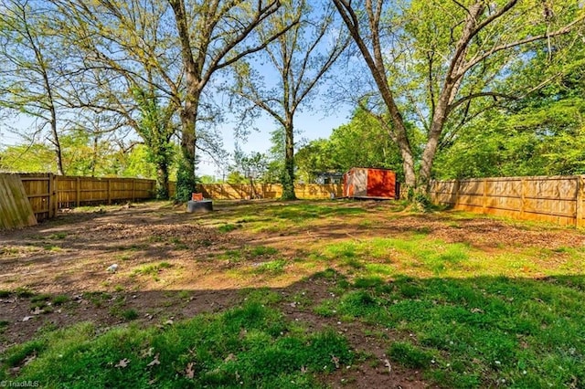 view of yard featuring a fenced backyard and an outdoor structure