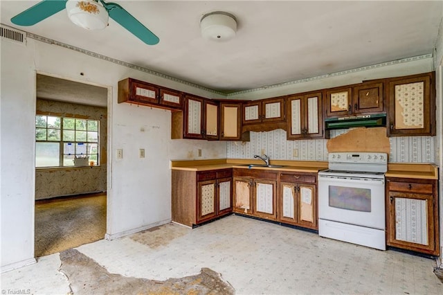 kitchen with under cabinet range hood, ceiling fan, visible vents, a sink, and electric stove