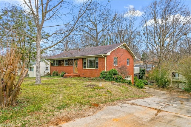 view of front of property with a front lawn