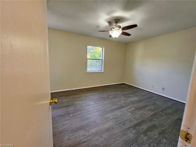 spare room featuring a textured ceiling, dark hardwood / wood-style flooring, and ceiling fan