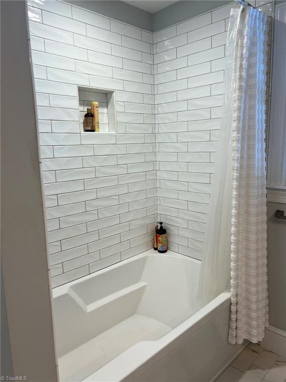 590 Knob View Dr, Winston-Salem, NC 27104 - full bath featuring shower / bath combo with shower curtain