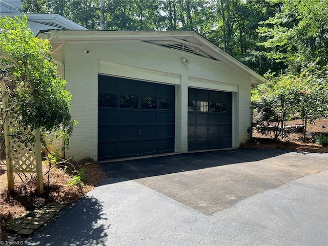 590 Knob View Dr, Winston-Salem, NC 27104 - view of detached garage