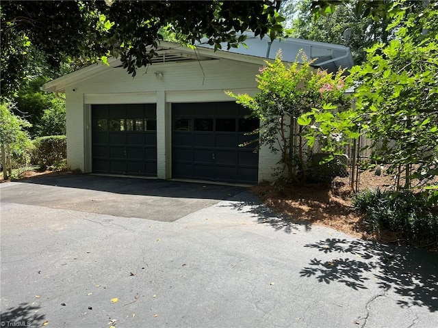 590 Knob View Dr, Winston-Salem, NC 27104 - view of detached garage