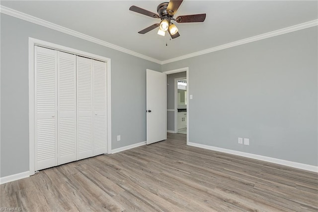 unfurnished bedroom featuring a closet, light hardwood / wood-style floors, ceiling fan, and ornamental molding