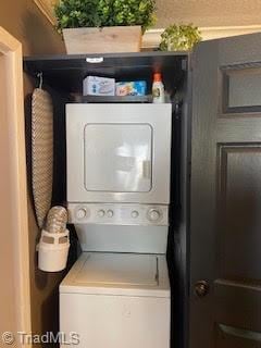 2920 Ramsgate Ct, Winston-Salem, NC 27106 - laundry area with stacked washer and clothes dryer