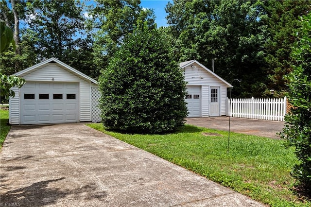 7090 Reynolda Rd, Pfafftown, NC 27040 - detached garage featuring driveway