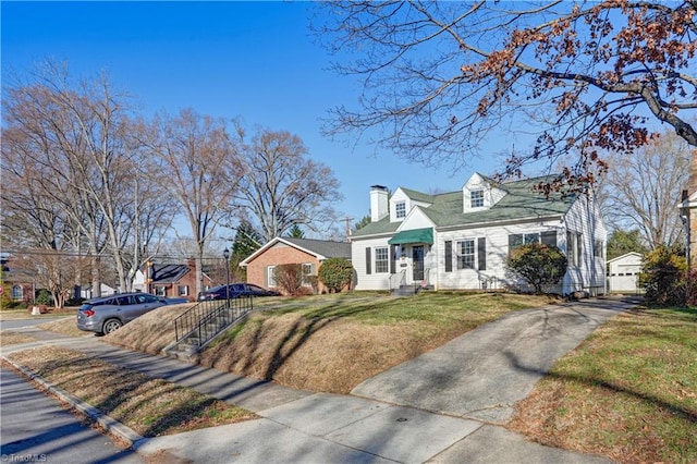 view of front facade with a front yard