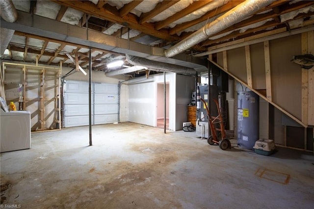 basement with washer / dryer, heating unit, and water heater