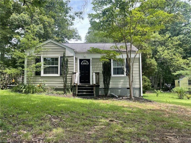 2820 Shady Lawn Dr, Greensboro, NC 27408 - view of front of property featuring entry steps